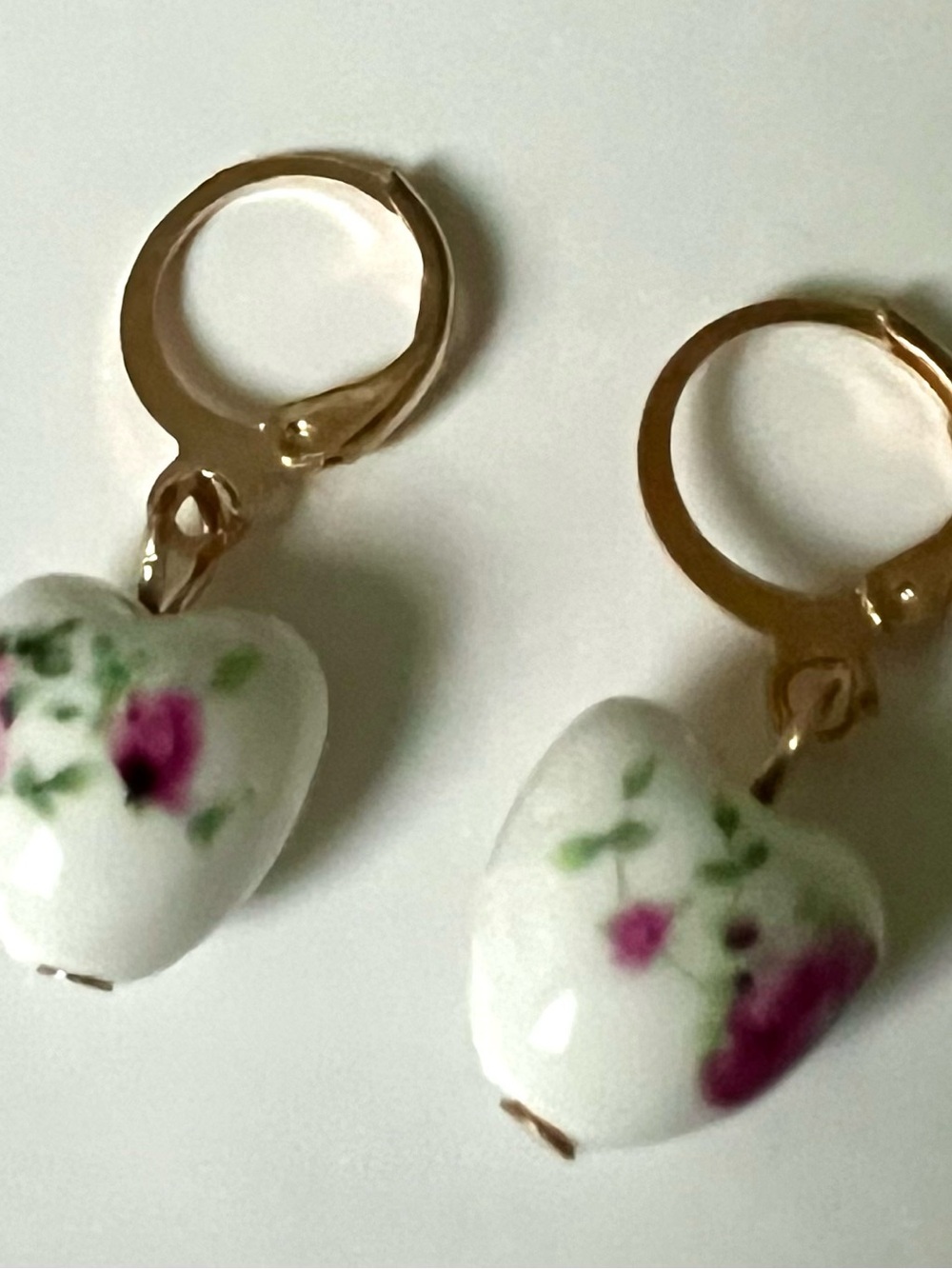 🌹🆕Chinese porcelain heart rose Gold Heart Drop Earrings - Picture 3 of 3